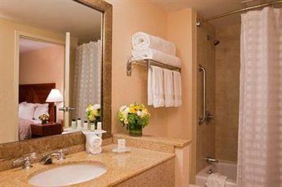 фото отеля Embassy Suites Boston Logan Airport