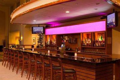 фото отеля Embassy Suites Boston Logan Airport