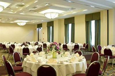 фото отеля Embassy Suites Boston Logan Airport