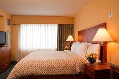 фото отеля Embassy Suites Boston Logan Airport