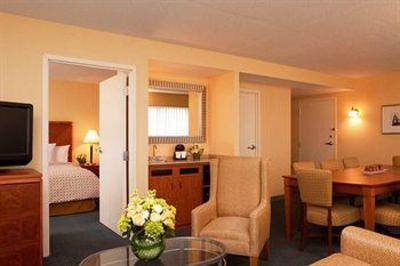 фото отеля Embassy Suites Boston Logan Airport