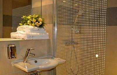 фото отеля Inter Hotel Porte De Geneve Gaillard