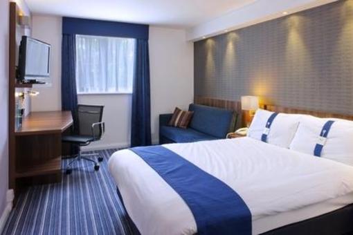 фото отеля Holiday Inn Express Gatwick-Crawley