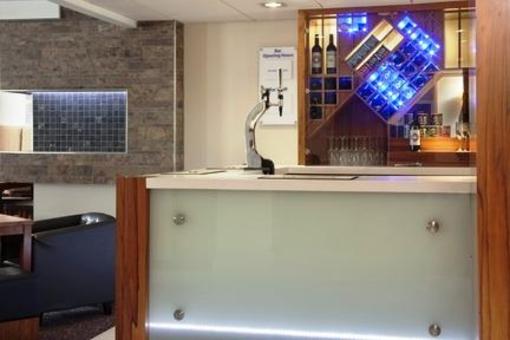 фото отеля Holiday Inn Express Gatwick-Crawley