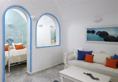 фото отеля Iliovasilema Suites Imerovigli