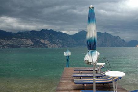 фото отеля Beach Hotel Du Lac