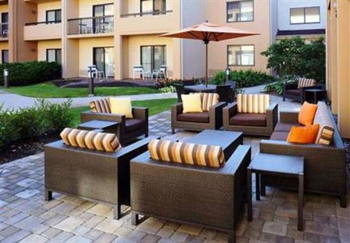 фото отеля Courtyard Chicago Waukegan/Gurnee