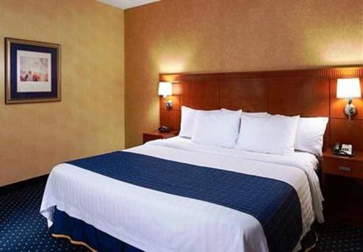 фото отеля Courtyard Chicago Waukegan/Gurnee