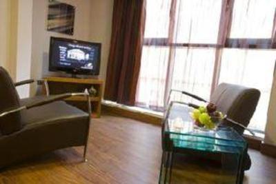 фото отеля Roomzzz Aparthotel Leeds
