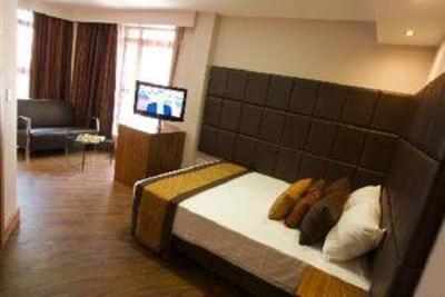 фото отеля Roomzzz Aparthotel Leeds