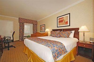фото отеля Best Western InnSuites Hotel & Suites Phoenix