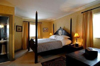 фото отеля The Elephant Hotel Pangbourne