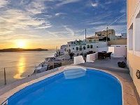 Noni's Apartments Fira