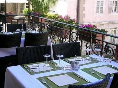 фото отеля Logis Hotel Les Deux Forts