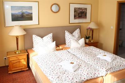 фото отеля Hotel Zur Altstadt