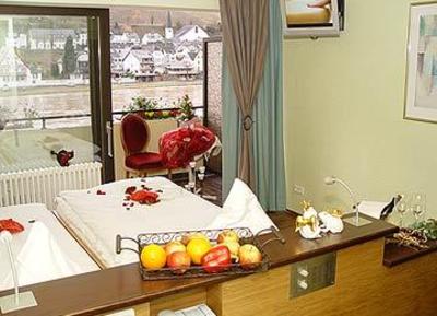 фото отеля Hotel Zum Grunen Kranz