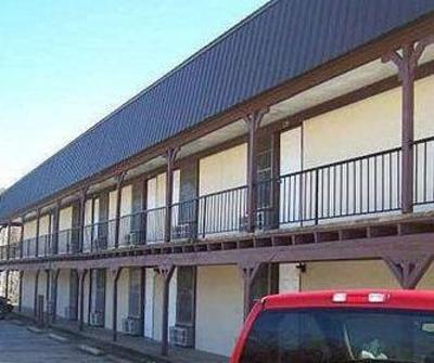 фото отеля Sportsman Inn and Suites