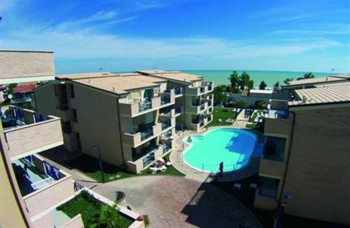 фото отеля Green Bay Village