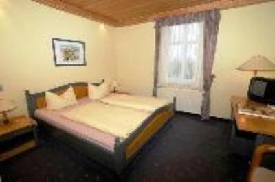 фото отеля Hotel Zur Kaiserpfalz
