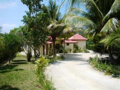 фото отеля Angels Beach House Port Vila