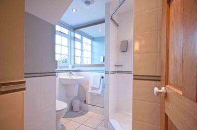 фото отеля Innkeeper's Lodge Aylesbury South Weston Turville