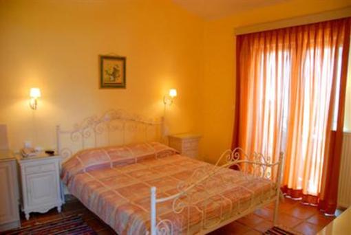 фото отеля Agnadi Hotel Rovies