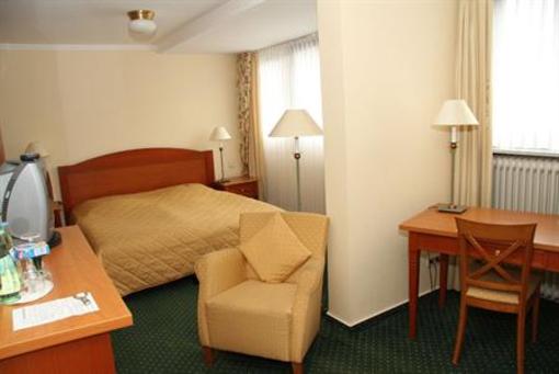 фото отеля Hotel Zur Post Waldbreitbach
