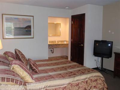 фото отеля Chalet Inn & Suites Centerport