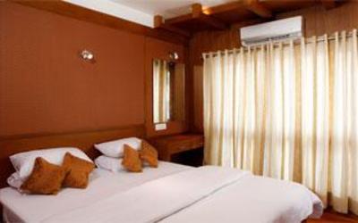фото отеля Lakes & Lagoons Tour Company