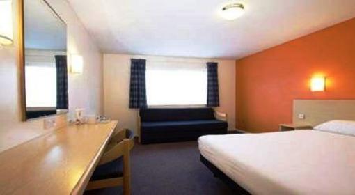 фото отеля Travelodge Hotel Central Milton Keynes