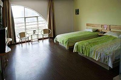 фото отеля Golden Lion 100 Supermarket Hotel