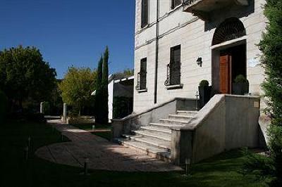 фото отеля Residenza La Villa Hotel Mantua