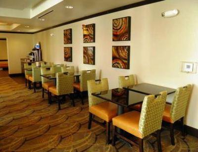 фото отеля Holiday Inn Express Hotel & Suites Overland Park