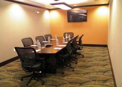 фото отеля Holiday Inn Express Hotel & Suites Overland Park