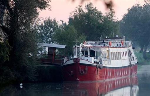 фото отеля Le Boatel Hotel Arles