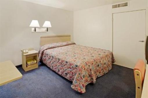 фото отеля Travel Inn Motel Sharonville