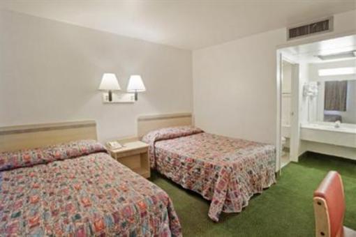 фото отеля Travel Inn Motel Sharonville