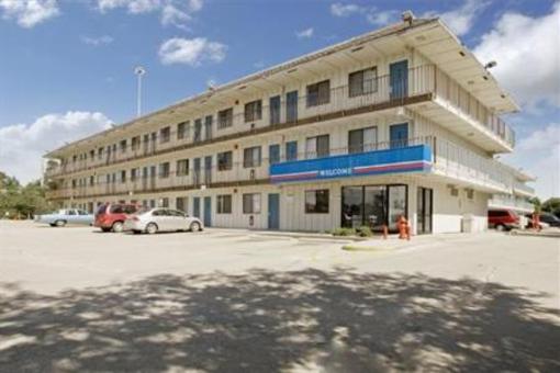 фото отеля Travel Inn Motel Sharonville