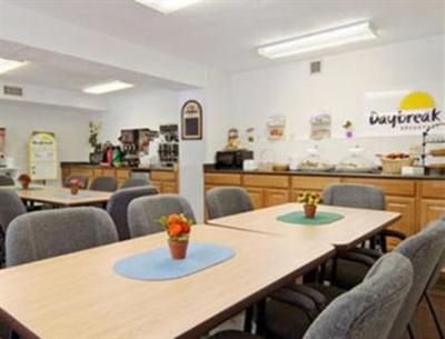 фото отеля Days Inn Port Royal