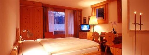 фото отеля Hotel Chesa Surlej