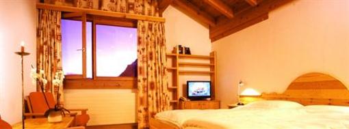 фото отеля Hotel Chesa Surlej