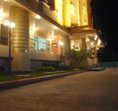 фото отеля Preechana Golden Place Serviced Apartment
