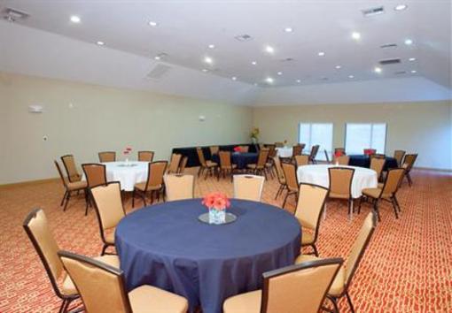 фото отеля TownePlace Suites Dallas DeSoto Duncanville