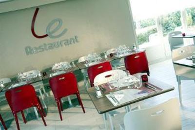фото отеля Campanile Rouen Nord Hotel Mont-Saint-Aignan