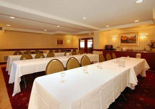 фото отеля Quality Inn Brookfield