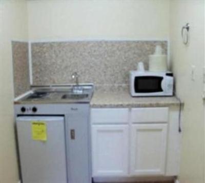 фото отеля Tulsa Inn & Suites