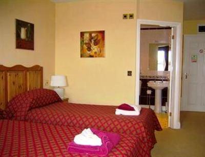 фото отеля The Royal Inn Par (England)