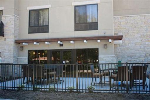 фото отеля Parkwood Inn & Suites