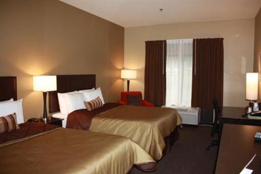 фото отеля Parkwood Inn & Suites