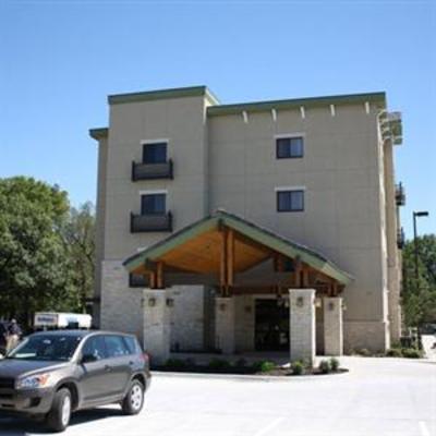 фото отеля Parkwood Inn & Suites